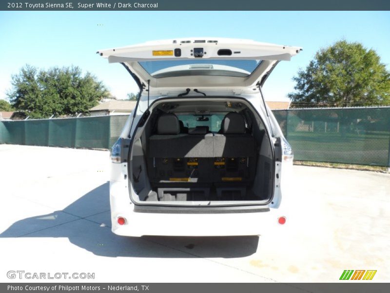 Super White / Dark Charcoal 2012 Toyota Sienna SE