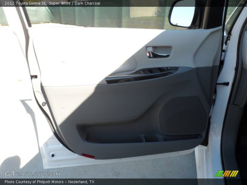 Super White / Dark Charcoal 2012 Toyota Sienna SE
