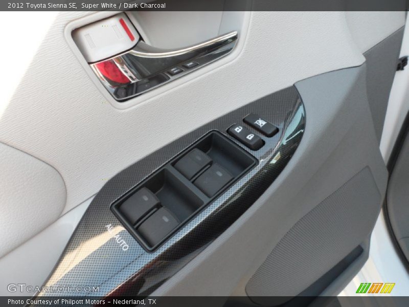 Super White / Dark Charcoal 2012 Toyota Sienna SE