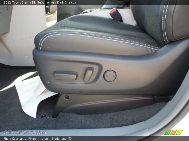 Super White / Dark Charcoal 2012 Toyota Sienna SE