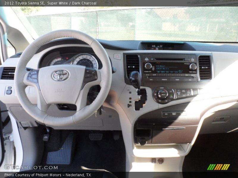 Super White / Dark Charcoal 2012 Toyota Sienna SE