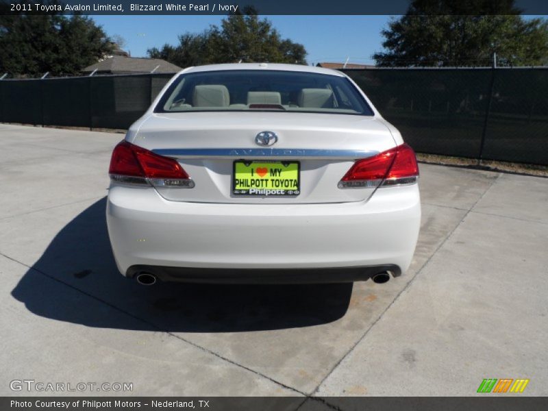 Blizzard White Pearl / Ivory 2011 Toyota Avalon Limited