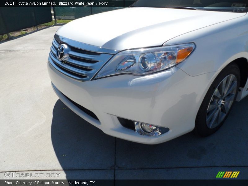 Blizzard White Pearl / Ivory 2011 Toyota Avalon Limited