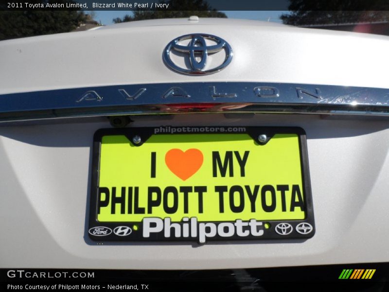 Blizzard White Pearl / Ivory 2011 Toyota Avalon Limited