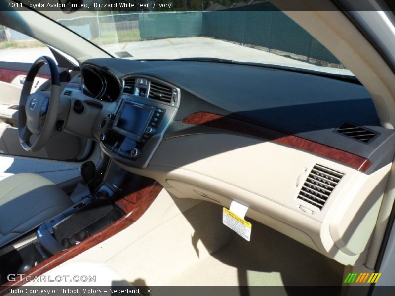 Blizzard White Pearl / Ivory 2011 Toyota Avalon Limited