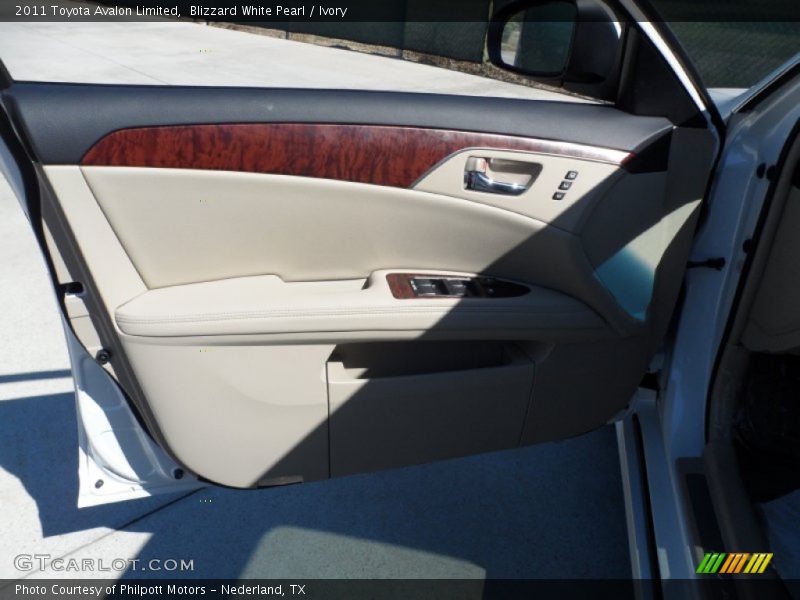 Blizzard White Pearl / Ivory 2011 Toyota Avalon Limited