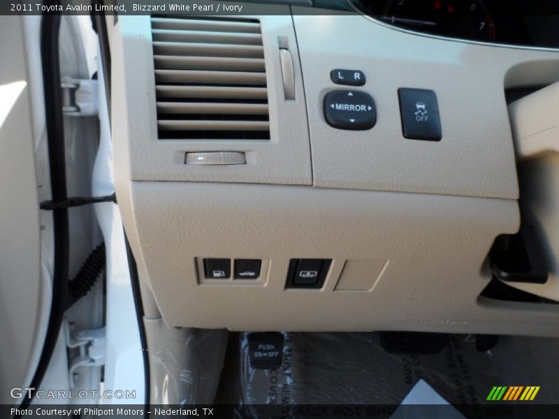 Blizzard White Pearl / Ivory 2011 Toyota Avalon Limited