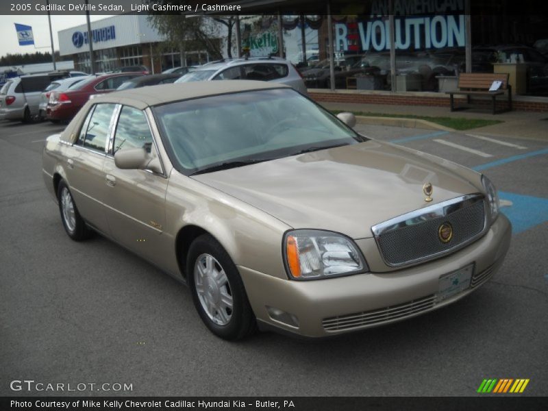 Light Cashmere / Cashmere 2005 Cadillac DeVille Sedan