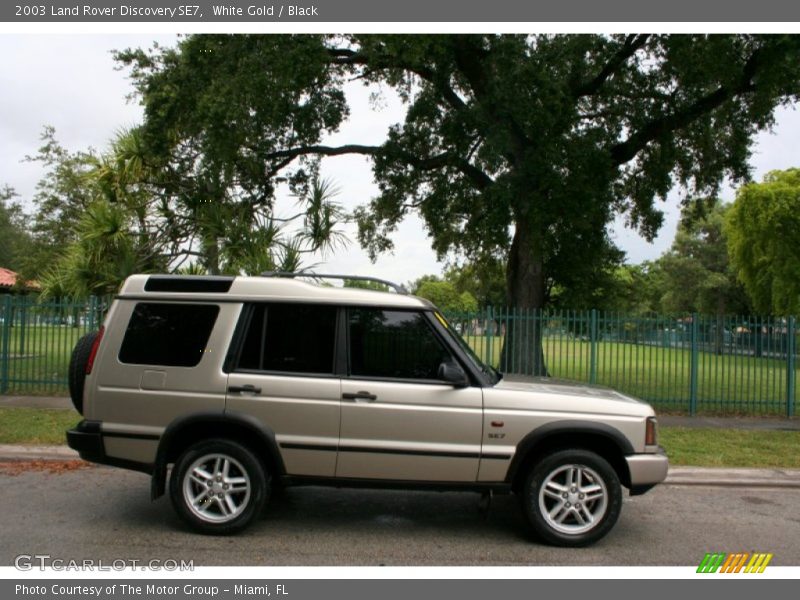White Gold / Black 2003 Land Rover Discovery SE7