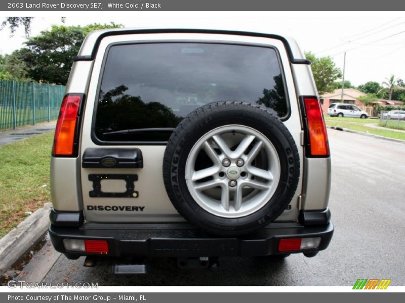 White Gold / Black 2003 Land Rover Discovery SE7