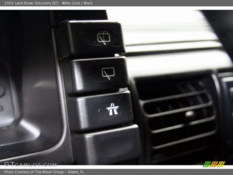 White Gold / Black 2003 Land Rover Discovery SE7