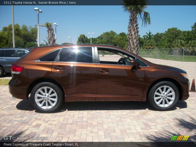 Sunset Bronze Mica / Ivory 2011 Toyota Venza I4