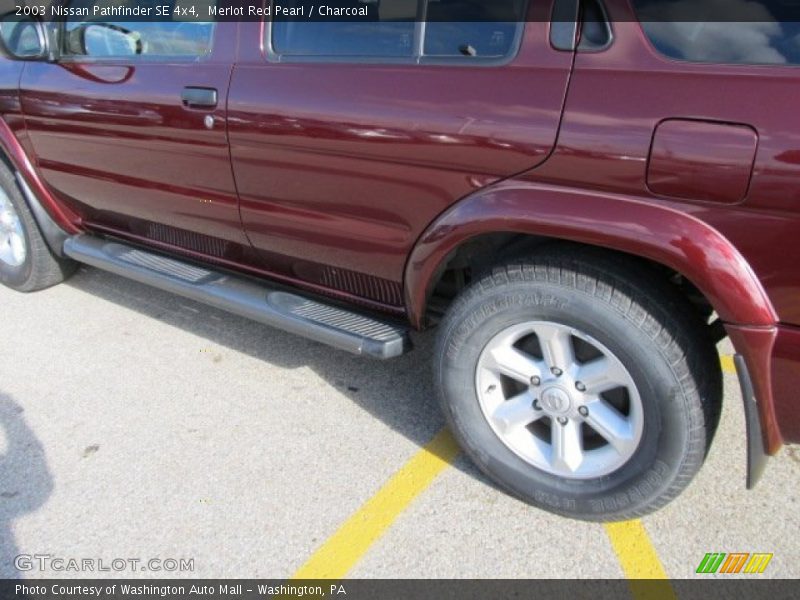 Merlot Red Pearl / Charcoal 2003 Nissan Pathfinder SE 4x4