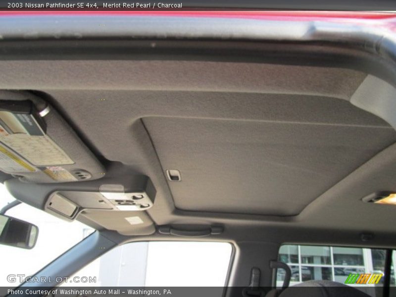 Merlot Red Pearl / Charcoal 2003 Nissan Pathfinder SE 4x4