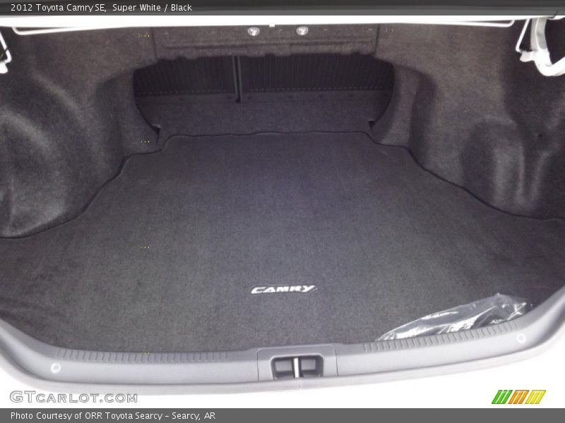 Super White / Black 2012 Toyota Camry SE