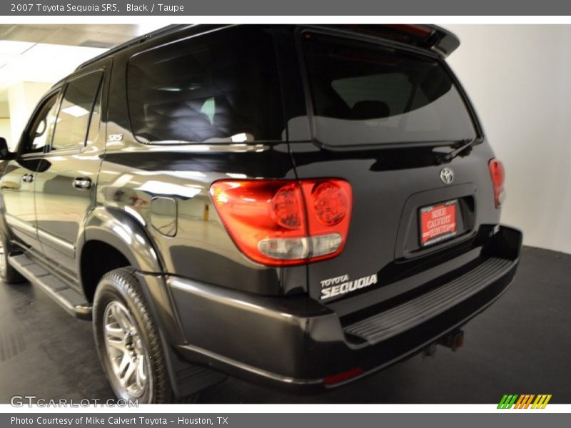 Black / Taupe 2007 Toyota Sequoia SR5
