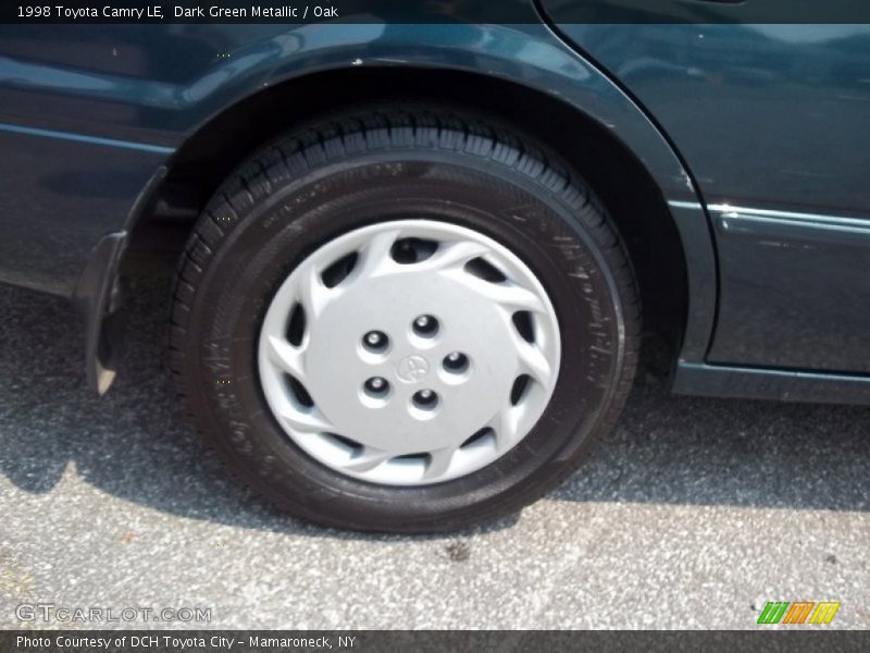 Dark Green Metallic / Oak 1998 Toyota Camry LE