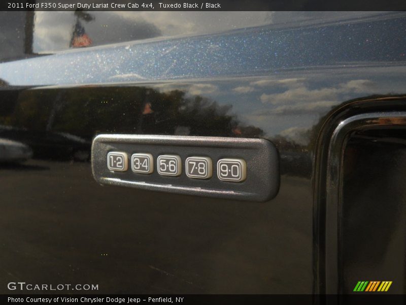 Tuxedo Black / Black 2011 Ford F350 Super Duty Lariat Crew Cab 4x4