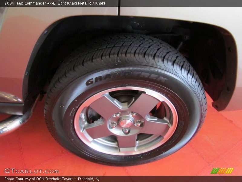 Light Khaki Metallic / Khaki 2006 Jeep Commander 4x4