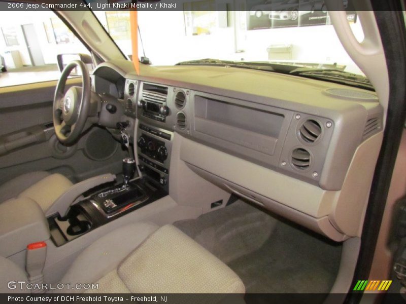 Light Khaki Metallic / Khaki 2006 Jeep Commander 4x4