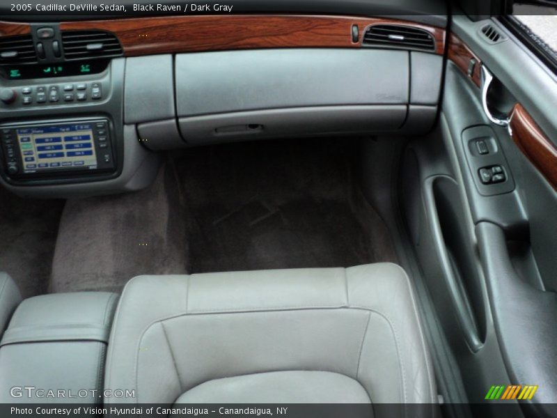 Black Raven / Dark Gray 2005 Cadillac DeVille Sedan