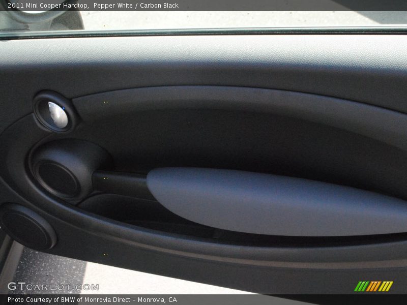 Pepper White / Carbon Black 2011 Mini Cooper Hardtop
