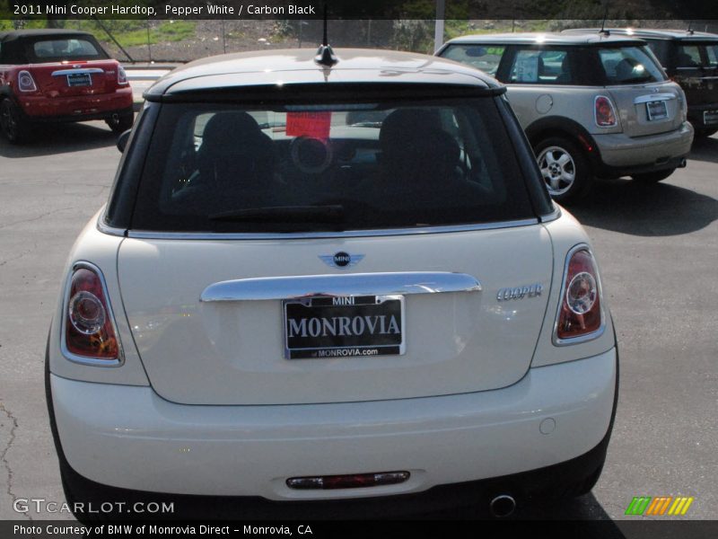 Pepper White / Carbon Black 2011 Mini Cooper Hardtop
