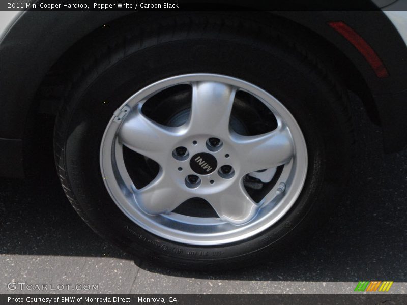 Pepper White / Carbon Black 2011 Mini Cooper Hardtop