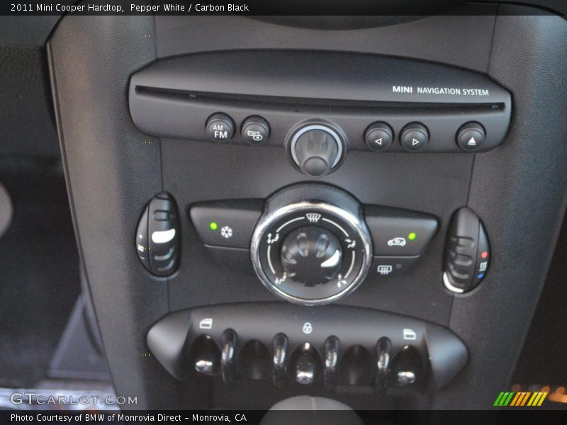 Pepper White / Carbon Black 2011 Mini Cooper Hardtop