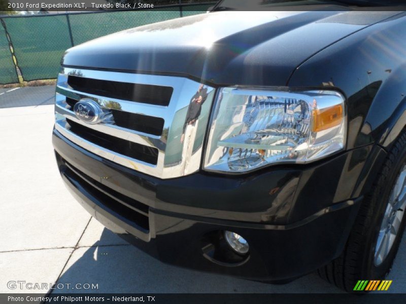 Tuxedo Black / Stone 2010 Ford Expedition XLT