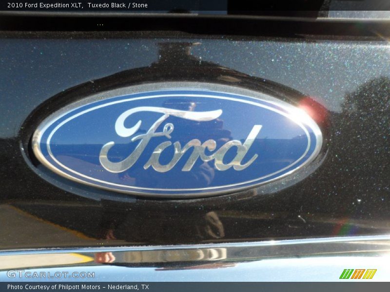 Tuxedo Black / Stone 2010 Ford Expedition XLT