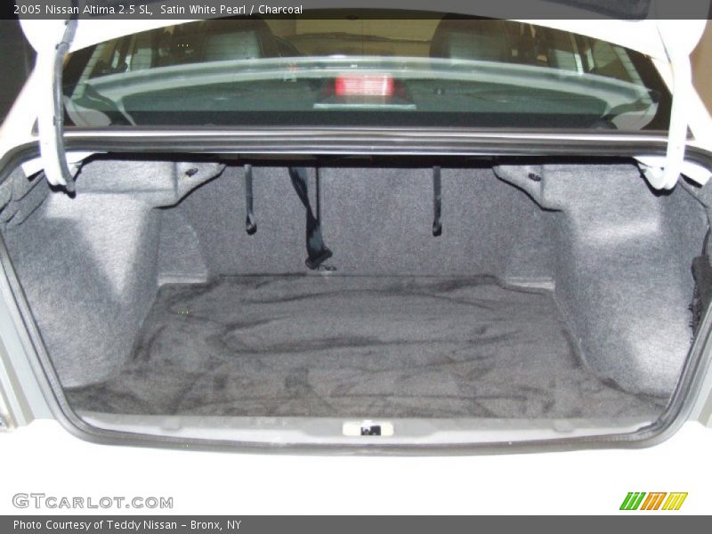 Satin White Pearl / Charcoal 2005 Nissan Altima 2.5 SL