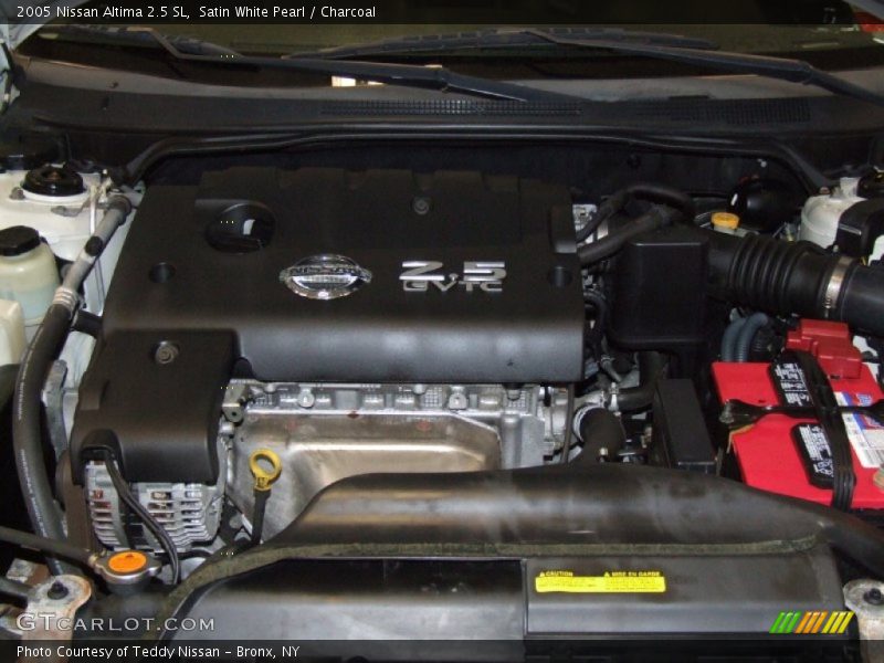 Satin White Pearl / Charcoal 2005 Nissan Altima 2.5 SL