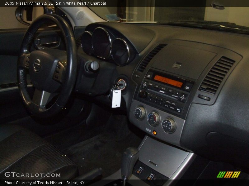Satin White Pearl / Charcoal 2005 Nissan Altima 2.5 SL