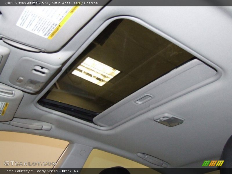 Satin White Pearl / Charcoal 2005 Nissan Altima 2.5 SL