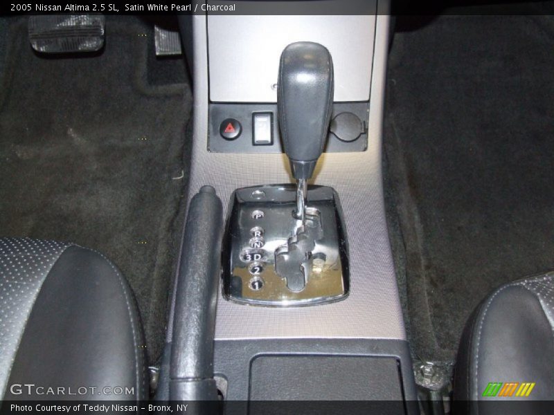 Satin White Pearl / Charcoal 2005 Nissan Altima 2.5 SL