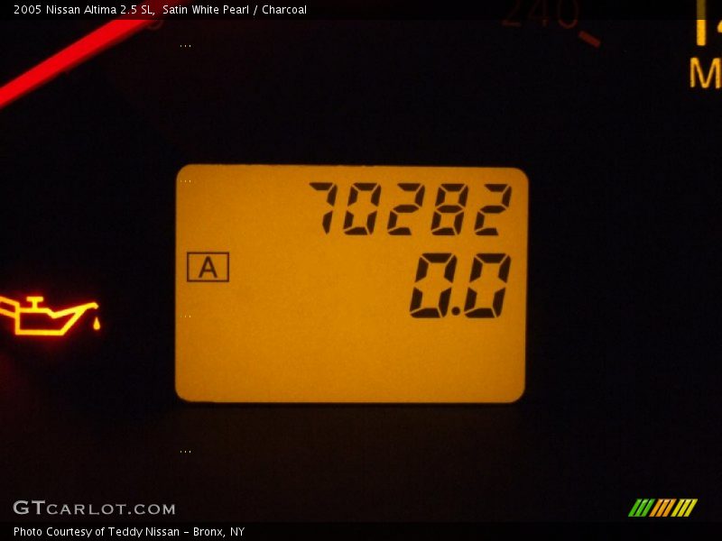 Satin White Pearl / Charcoal 2005 Nissan Altima 2.5 SL