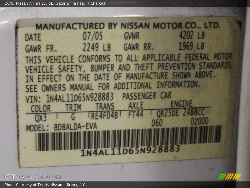 Satin White Pearl / Charcoal 2005 Nissan Altima 2.5 SL