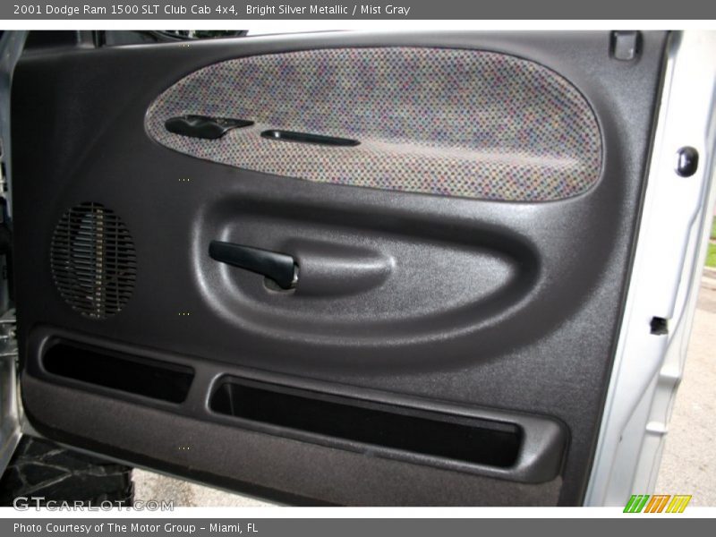 Bright Silver Metallic / Mist Gray 2001 Dodge Ram 1500 SLT Club Cab 4x4