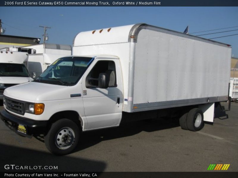 Front 3/4 View of 2006 E Series Cutaway E450 Commercial Moving Truck