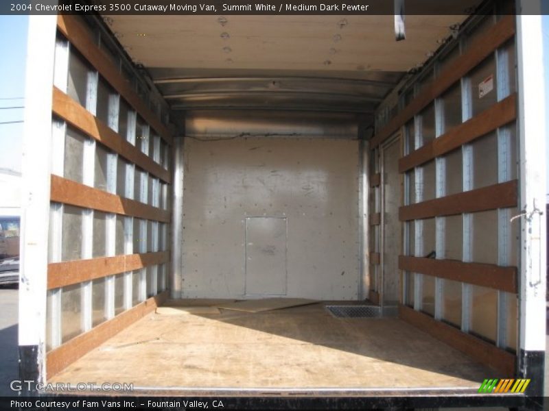 Summit White / Medium Dark Pewter 2004 Chevrolet Express 3500 Cutaway Moving Van