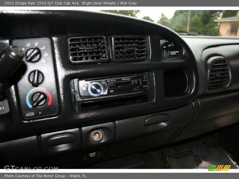 Bright Silver Metallic / Mist Gray 2001 Dodge Ram 1500 SLT Club Cab 4x4