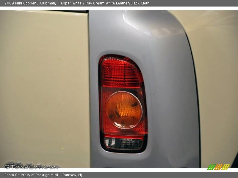 Pepper White / Ray Cream White Leather/Black Cloth 2009 Mini Cooper S Clubman
