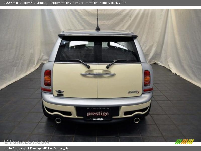 Pepper White / Ray Cream White Leather/Black Cloth 2009 Mini Cooper S Clubman
