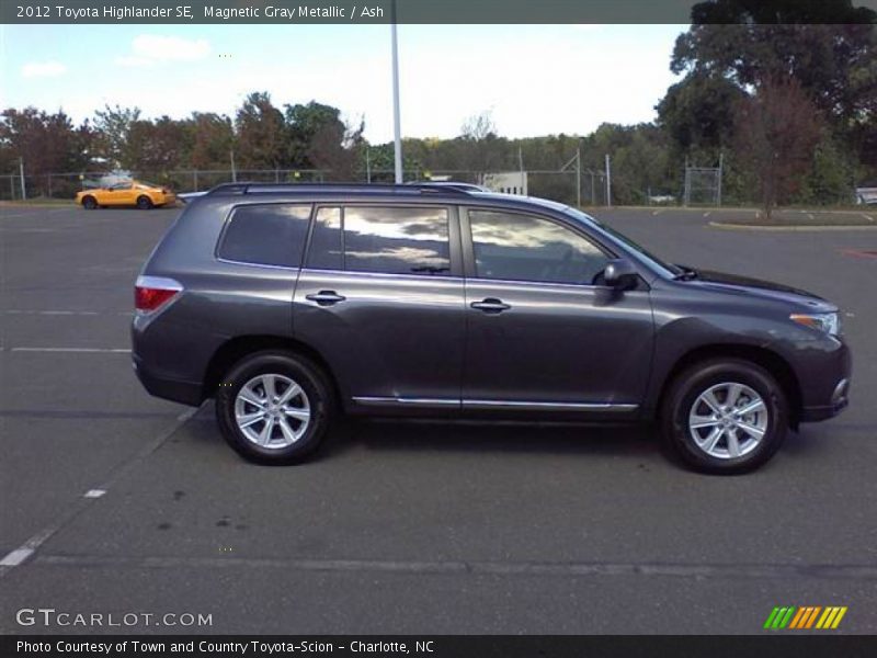 Magnetic Gray Metallic / Ash 2012 Toyota Highlander SE