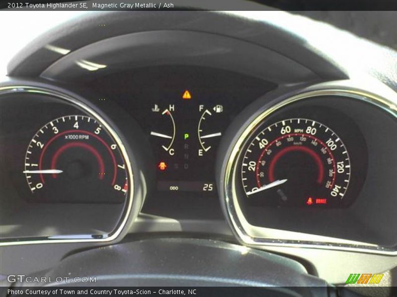 Magnetic Gray Metallic / Ash 2012 Toyota Highlander SE