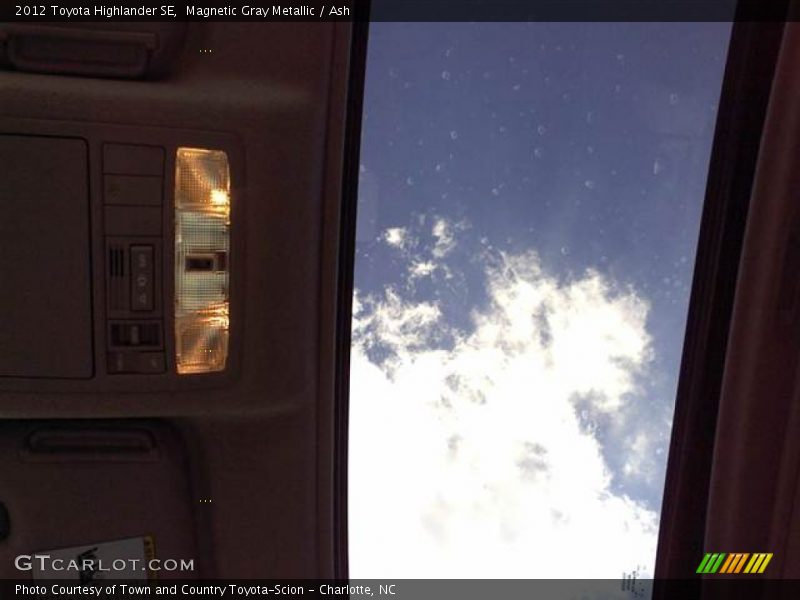 Magnetic Gray Metallic / Ash 2012 Toyota Highlander SE