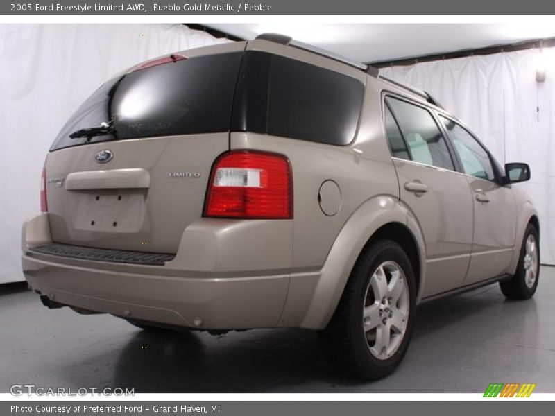 Pueblo Gold Metallic / Pebble 2005 Ford Freestyle Limited AWD