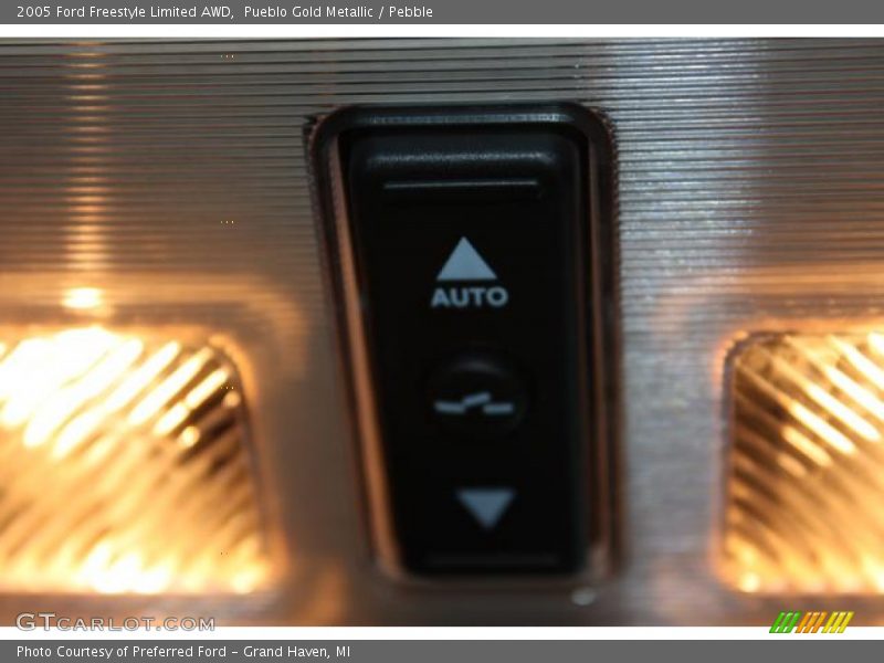 Pueblo Gold Metallic / Pebble 2005 Ford Freestyle Limited AWD