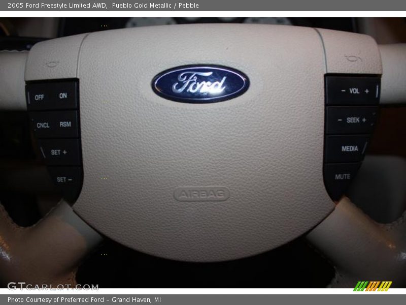 Pueblo Gold Metallic / Pebble 2005 Ford Freestyle Limited AWD